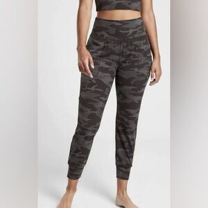 Athleta Salutation Camouflage Jogger Pants XS